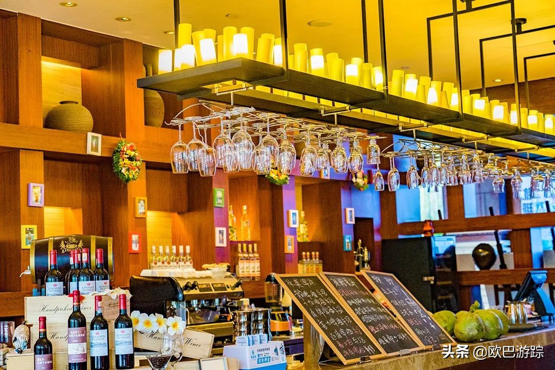 三亚维景度假酒店，占地100000多平米，位于天下第一湾的亚龙湾