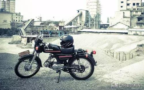 这些常人眼里的破铜烂铁,却是摩迷心中难得一遇的宝贝!