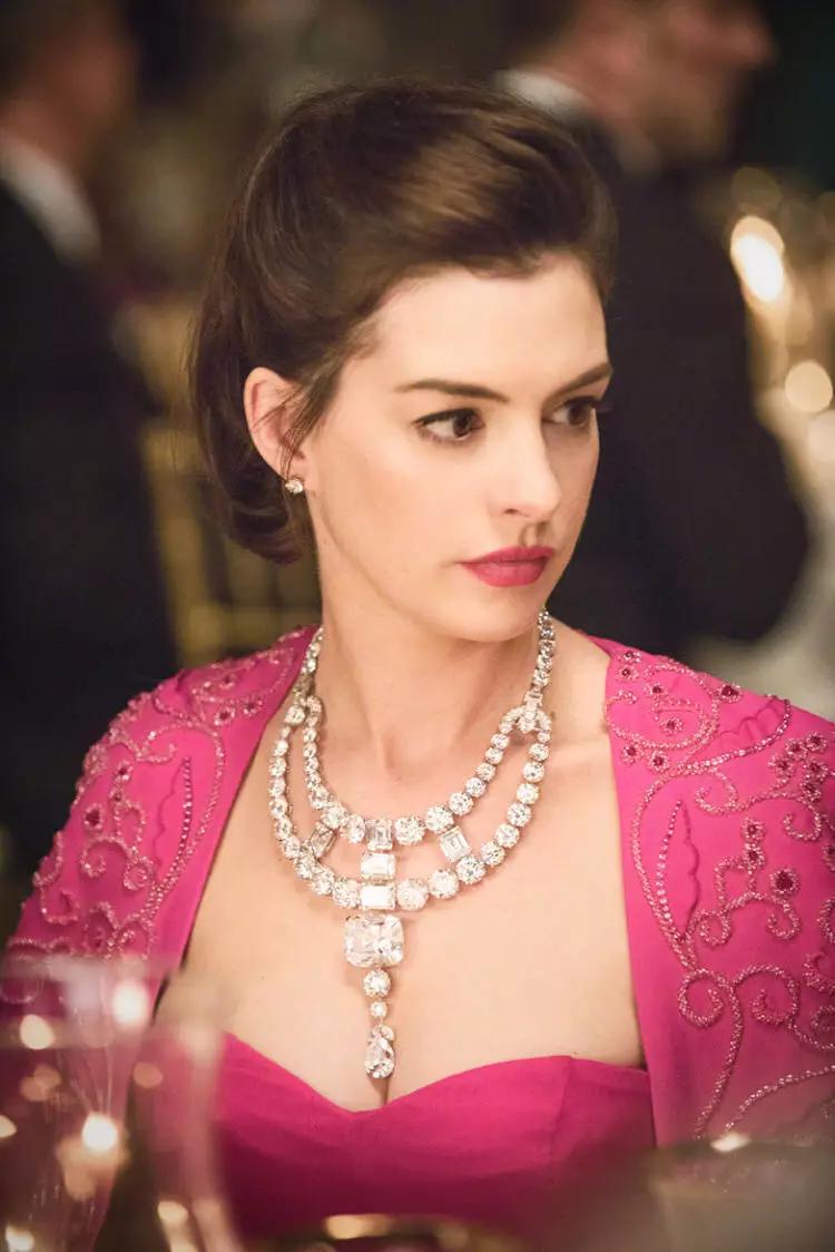 穿普拉达的女王安妮海瑟薇头像,安妮海瑟薇穿普拉达的女王香奈儿