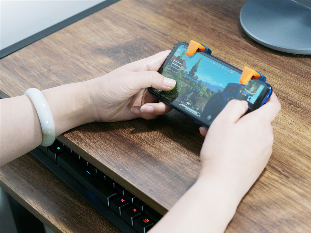 开黑吃鸡神器北通j1上手体验,北通j1手游按键怎么用