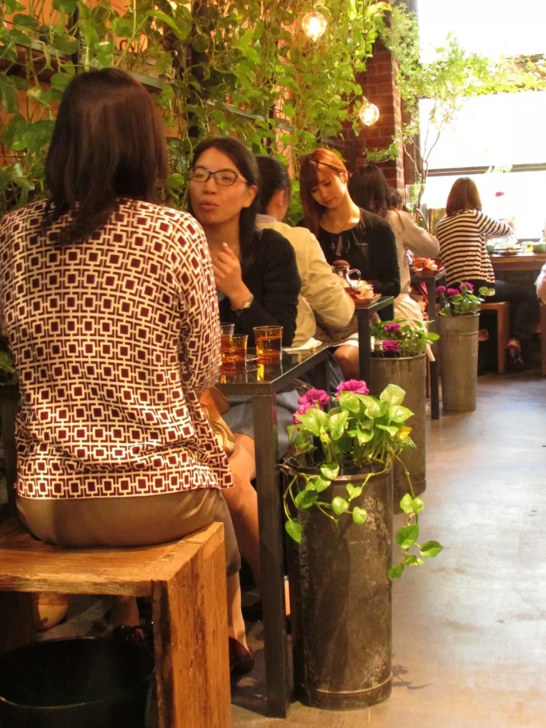 开在茶铺里的花店,开在花店里的咖啡店