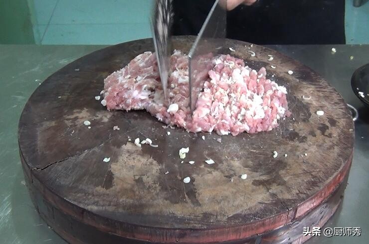 猪肉丸子怎么做好吃又嫩视频,猪肉丸子怎么做又滑又嫩又好吃