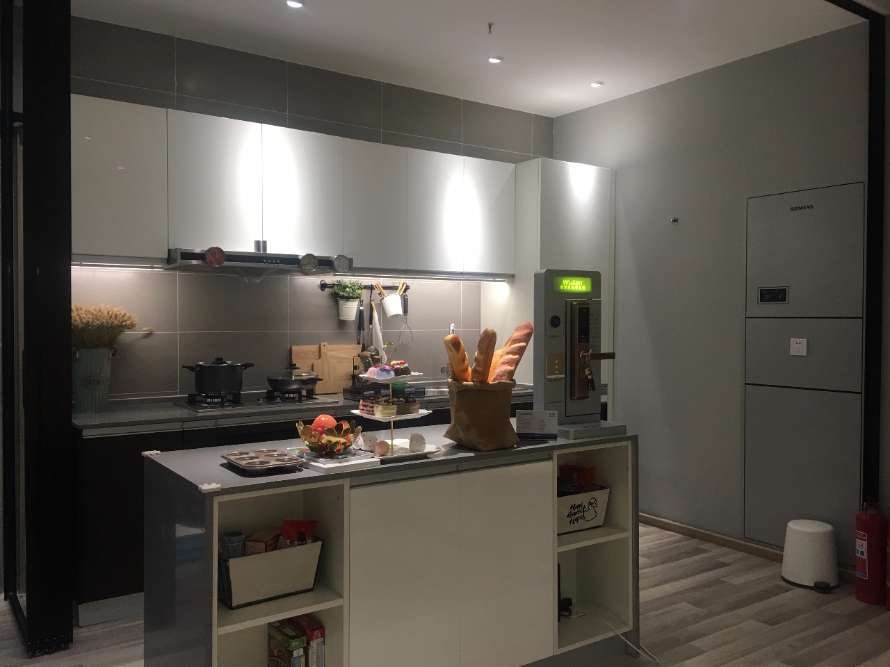 穿梭在时尚现代的雅致里，流连在金诚永信的格调中！