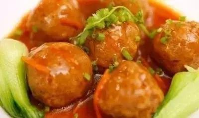 尖椒烧狮子头最简单做法,青椒狮子头的家常做法