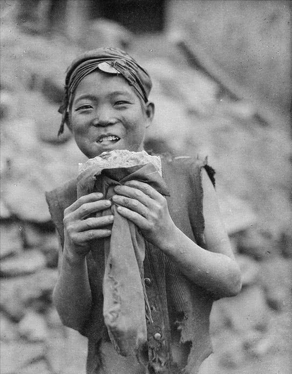 1986年扫地大爷暴露身份,解放后击落美国飞机的老英雄