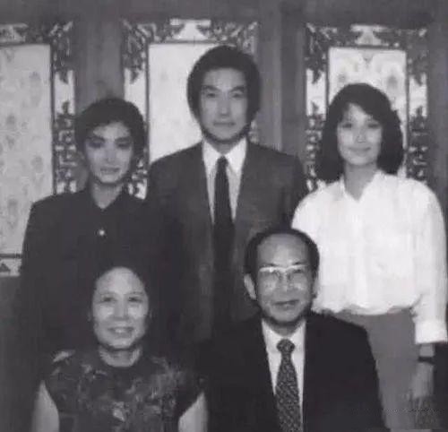 灏忕櫧鑿滃啲鐡滆タ绾㈡熆,灏忕櫧鑿滆タ绾㈡熆榛勭摐