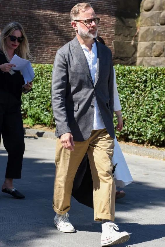 匡威和牛仔裤怎么搭,匡威穿直筒牛仔裤和工装裤哪个好