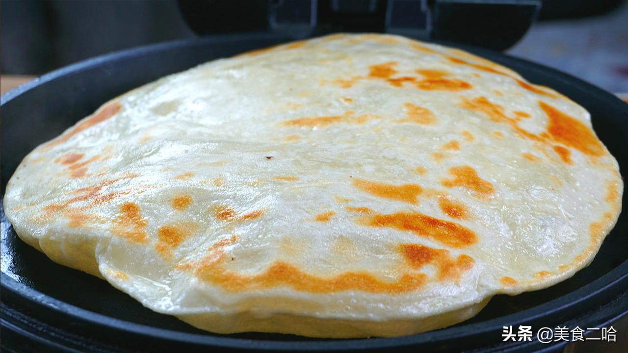 烙饼怎样让饼软一些,面点师教你面糊烙饼的做法