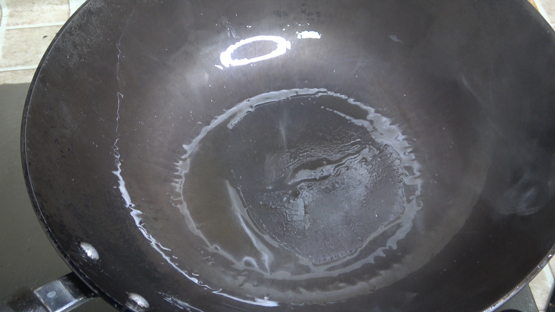 铁锅生锈怎么处理不粘锅,铁锅生锈怎么处理不粘锅小妙招