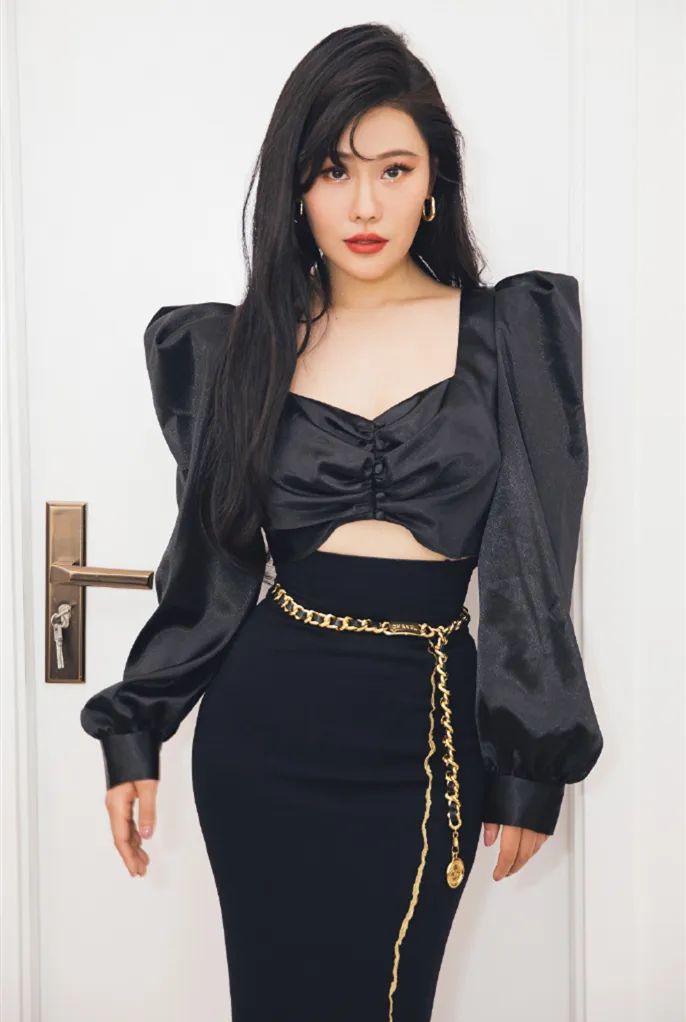 中国之星袁娅维皮裤,袁娅维穿着高跟鞋