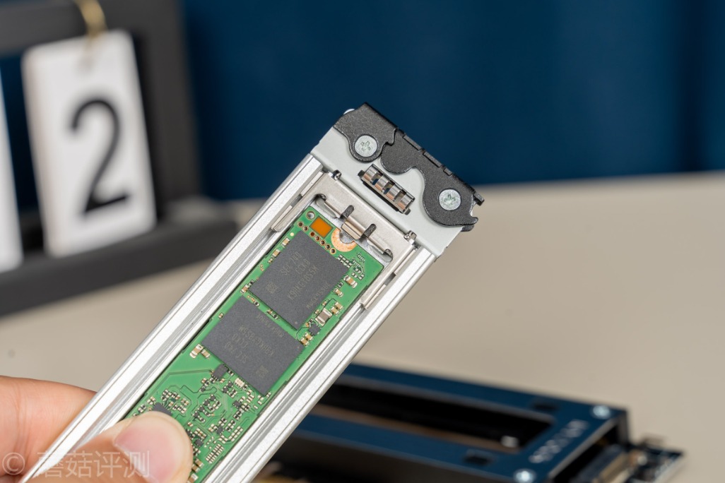 方便插拔，探索更多使用可能、ICYDock硬盘抽取盒PCI转M2评测