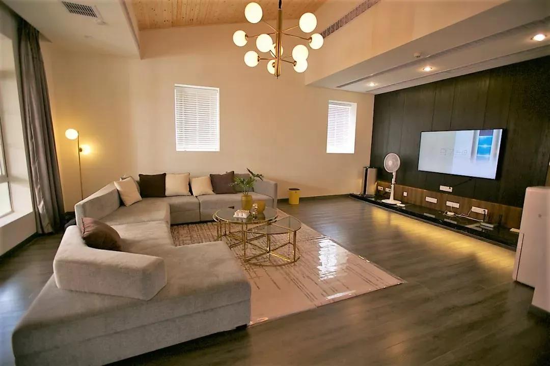 董明珠好美,快看财经董明珠