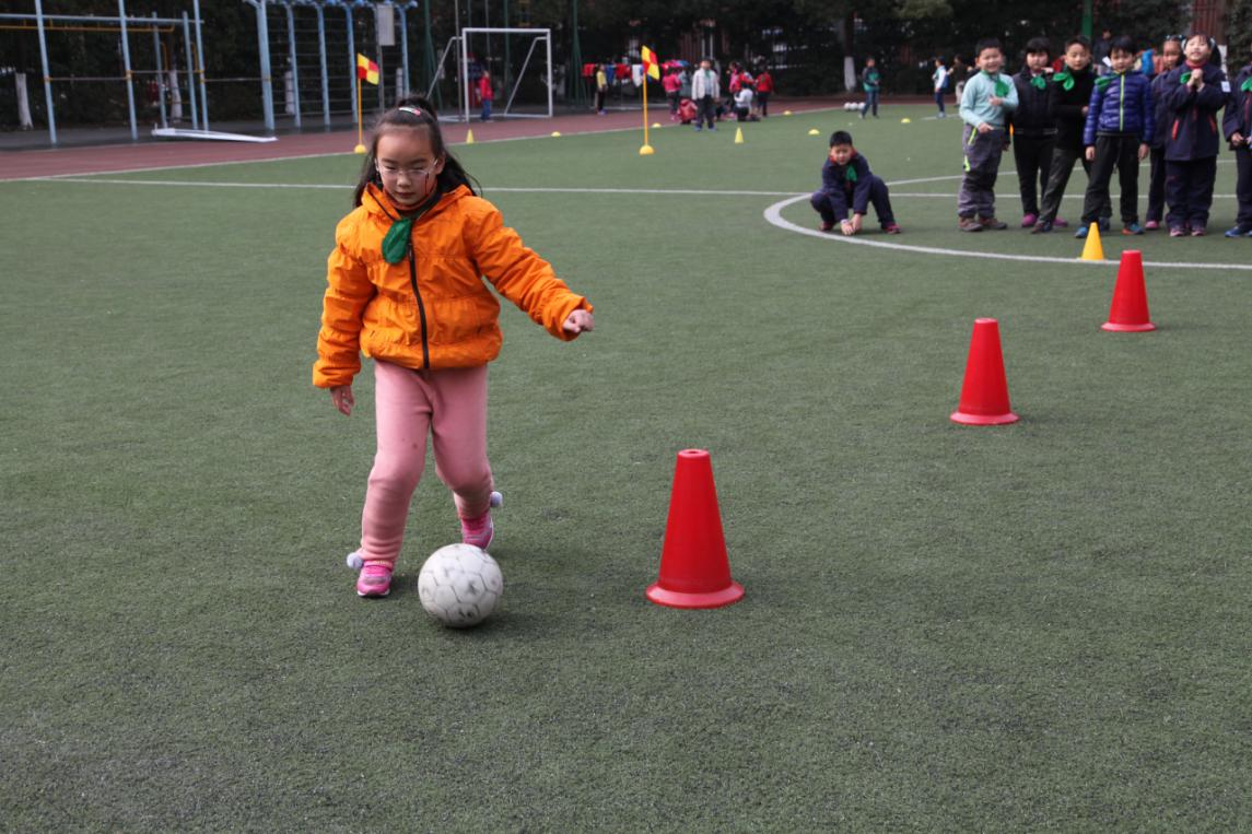 青少年校园足球特色校创建,足球俱乐部助推学校足球发展