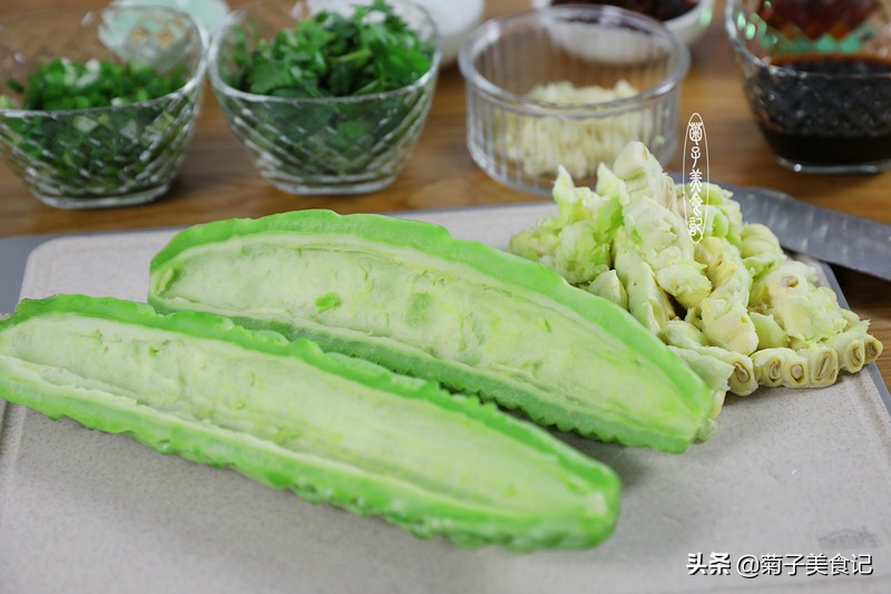 凉拌苦瓜最好吃的做法不泼油,凉拌苦瓜甜最好吃的做法