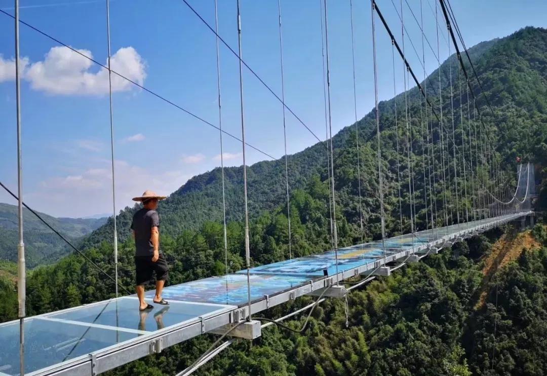 天门高空漂流玻璃滑道,高空玻璃天桥景点大全
