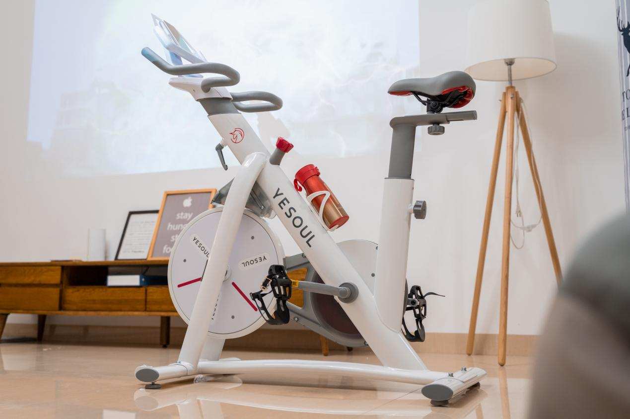 解锁宅家运动的更多乐趣：野小兽动感单车S1体验