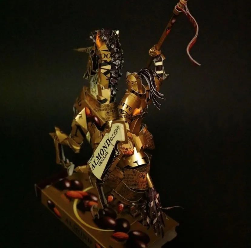 获赞50万！日本宅男将巧克力盒做成大国王，将垃圾变成艺术品