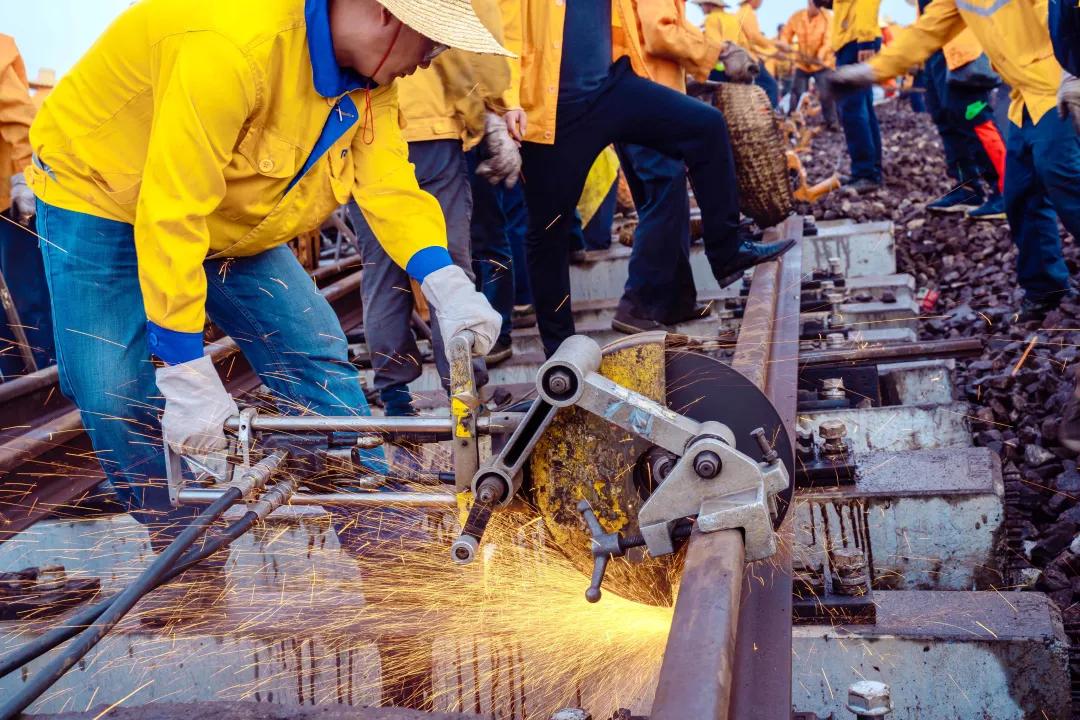 铁轨的施工和养护,地铁钢轨养护