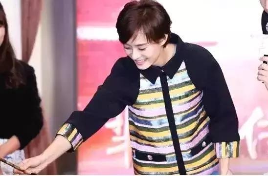 一露成名乔碧萝：她掀开了网红直播的最后一层遮羞布