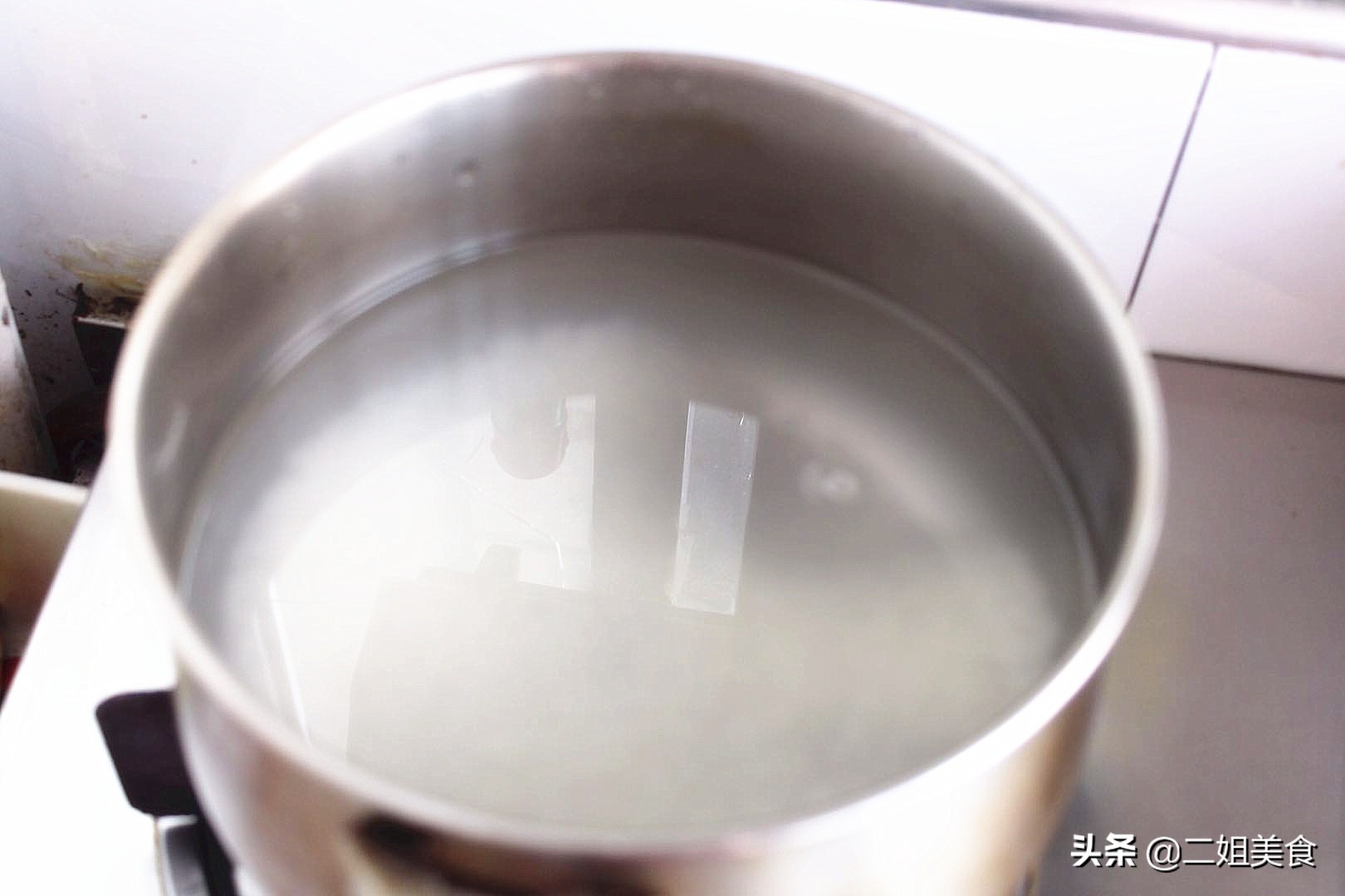1个小窍门让你煮粥再也不溢锅,锅里煮粥怎样才不会溢出来