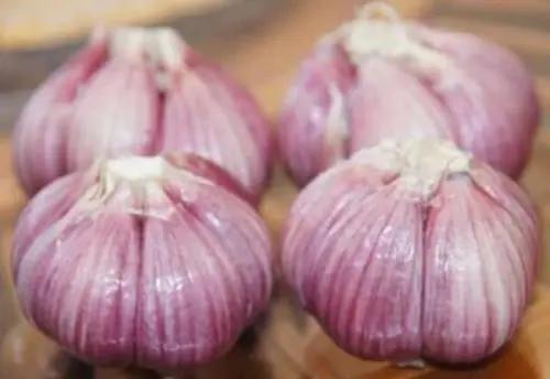 冰糖白醋腌糖蒜的比例是多少,做糖醋蒜加不加水呢