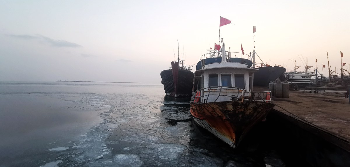 摄影：静静的渤海湾（捞鱼尖村渔船码头）