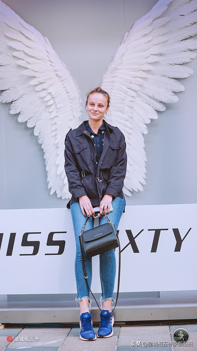 街拍：让自己变得更加的时髦，你可以提升自己的魅力指数