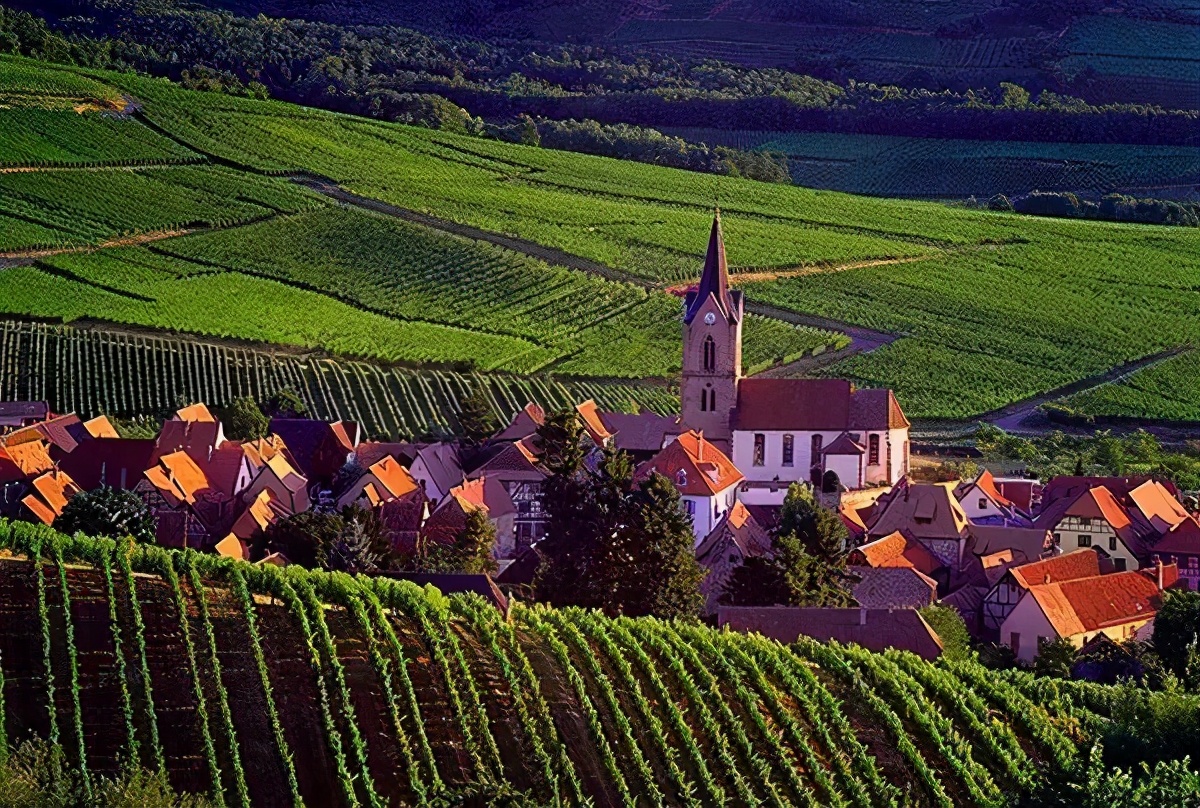 法国国土面积和中国哪个省差不多,法国的面积相当于中国哪个省