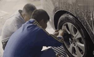 这个车行洗车速度慢10多分钟,但来过的客人都成了回头客