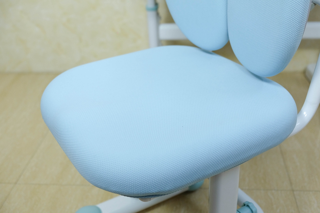 儿童简易爱果乐学习桌椅,爱果乐萌芽椅怎么样