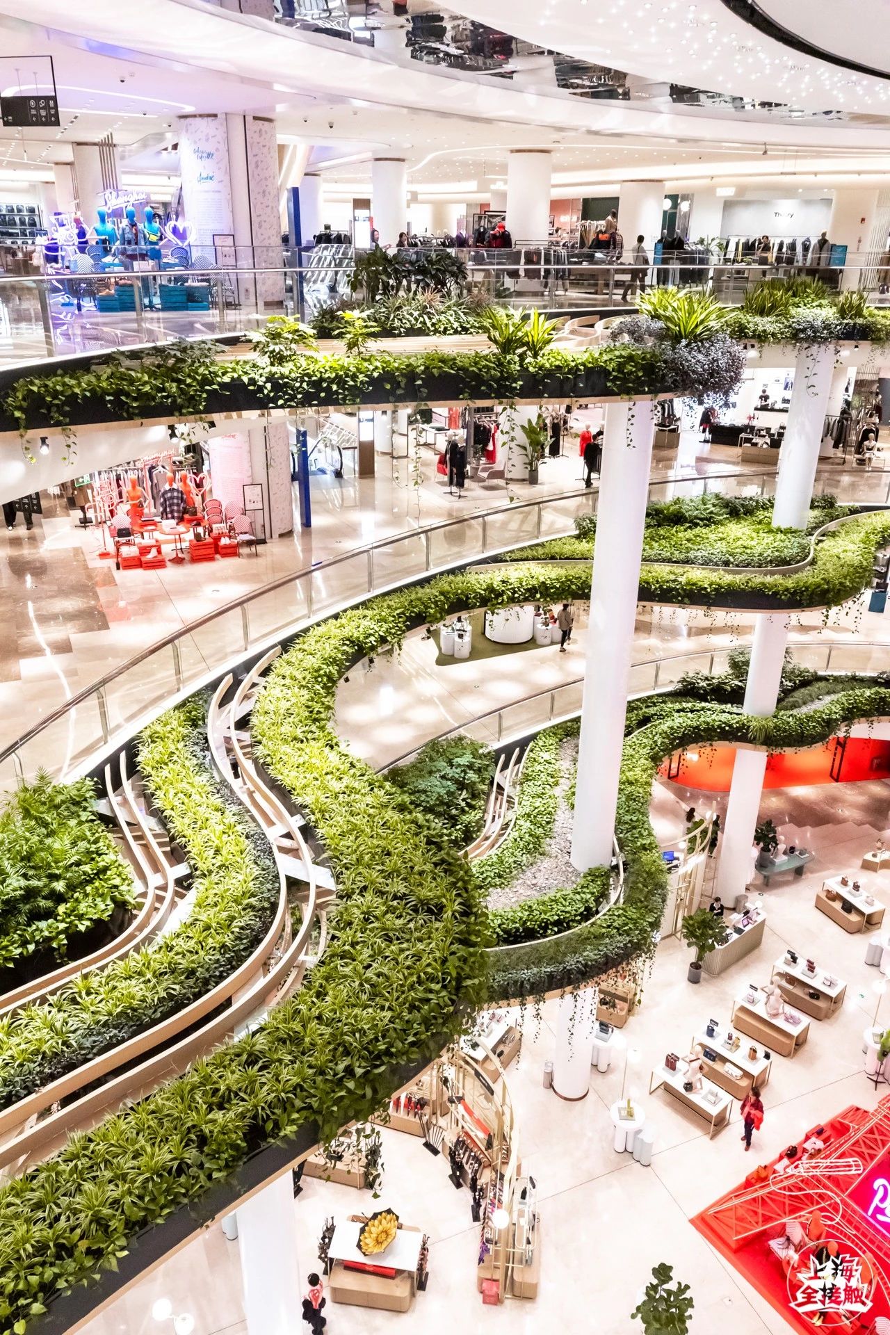 老佛爷百货中国第二店营业,走进上海老佛爷百货