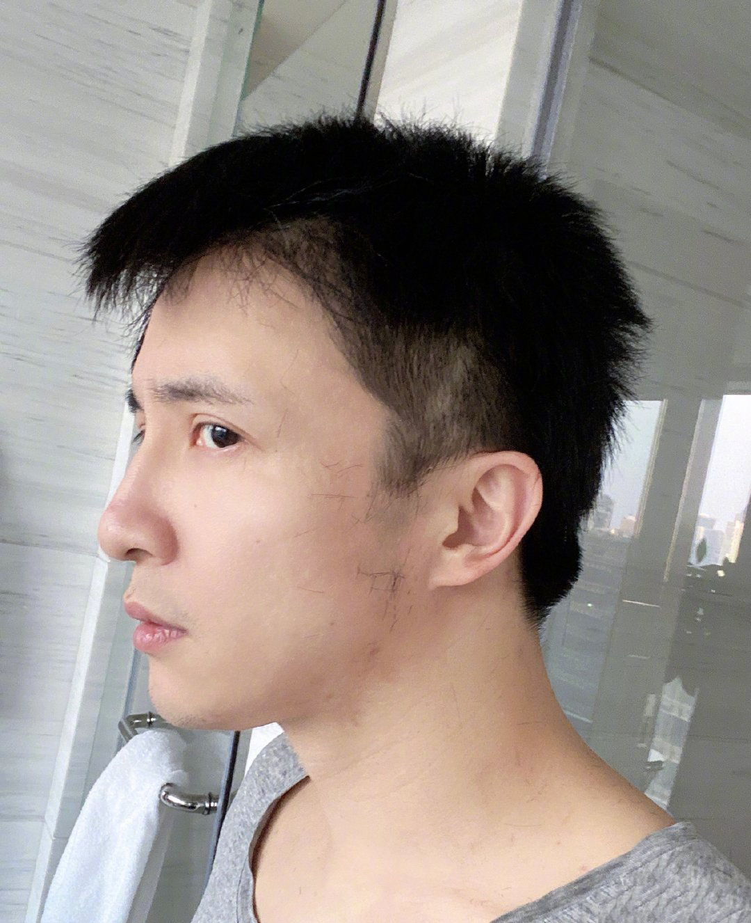 薛之谦发型怎么修剪,薛之谦剃胡子