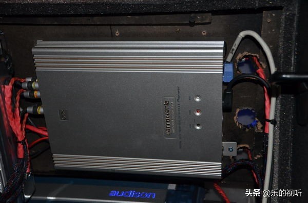 一套发烧级的音响要有哪些设备,真正的发烧级汽车音响功放