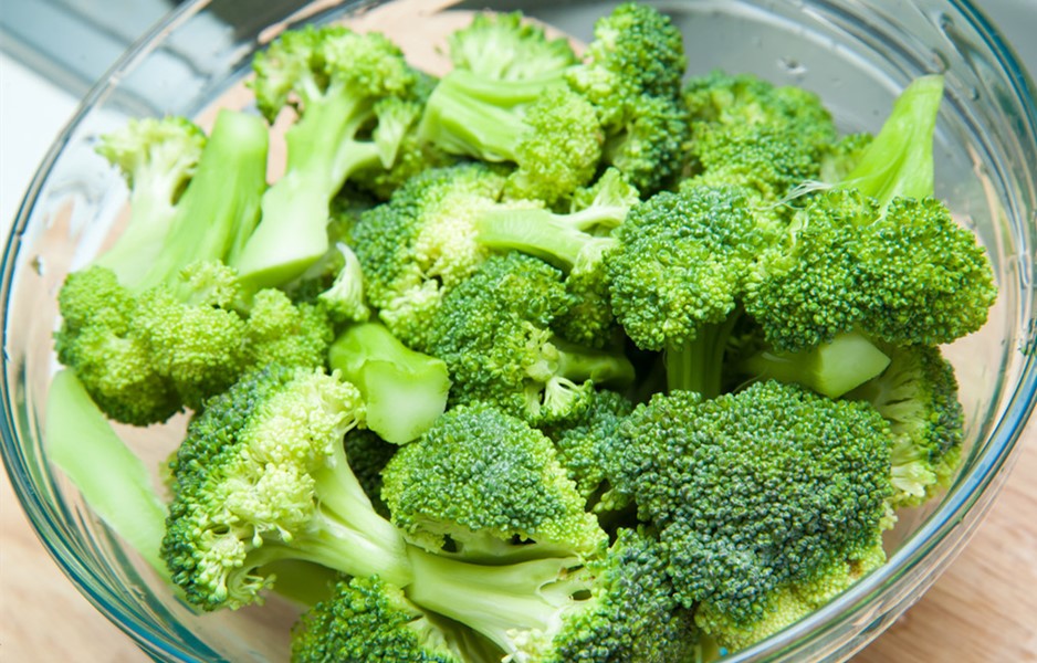 西兰花里有好多虫和虫卵还能吃吗,西兰花直接用清水洗就错了