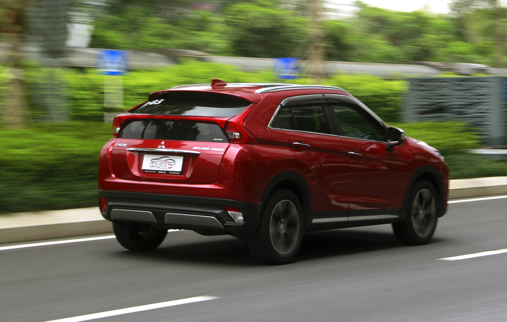 广汽三菱欧蓝德2.4四驱五座咋样,广汽三菱欧蓝德2.4五座顶配四驱