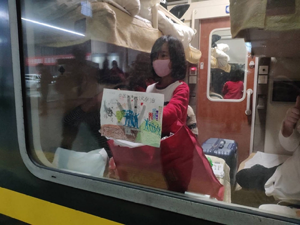 春天的画儿童版一年级下册,童画春天