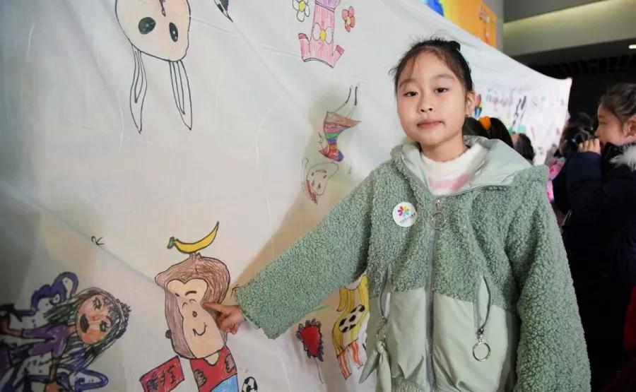 中超武汉球迷文化节“小小画家”童心绘出绿茵梦