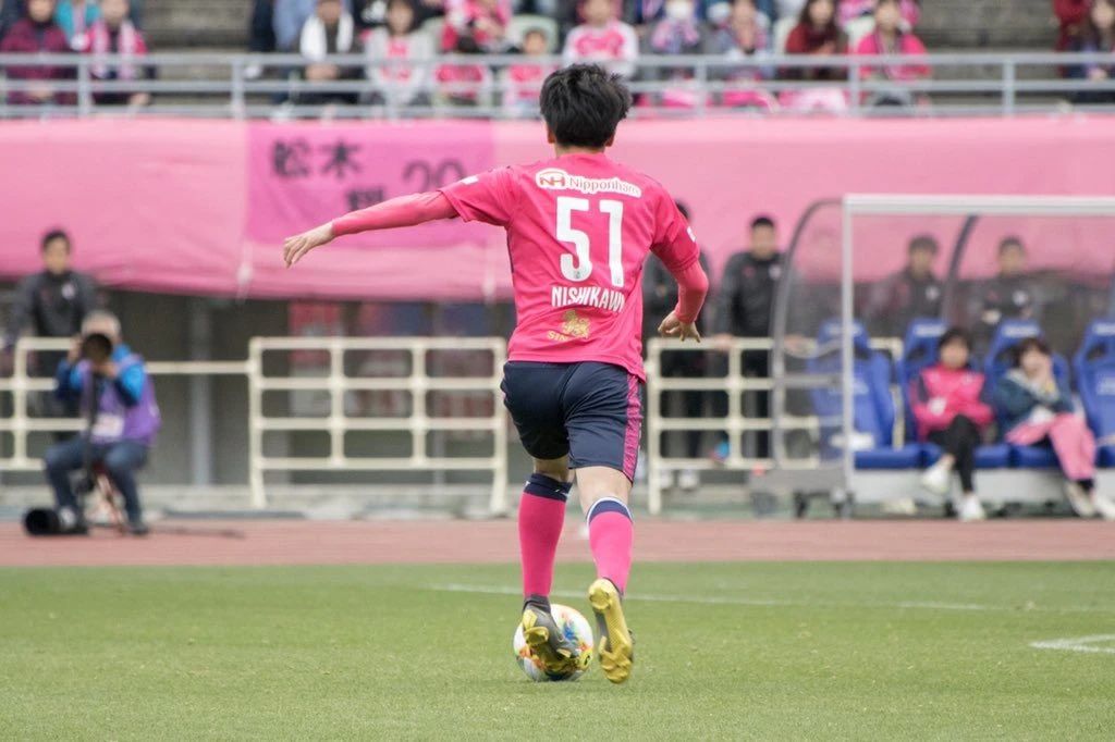 日本18岁足球天才学完驾照先做一件事他对于足球的执着无人能比