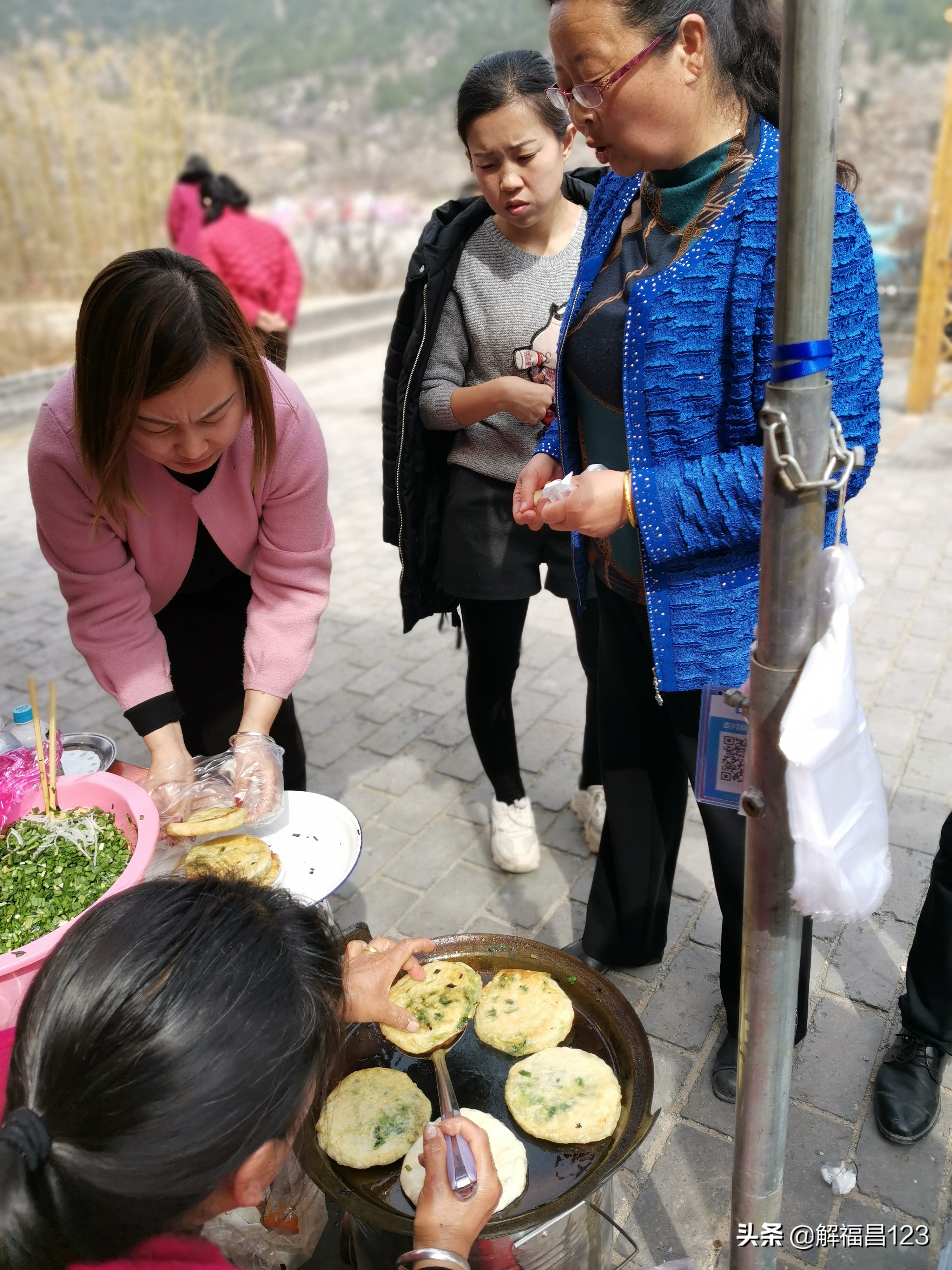 一天卖100个馅饼可以挣多少钱,卖馅饼一个月45万利润