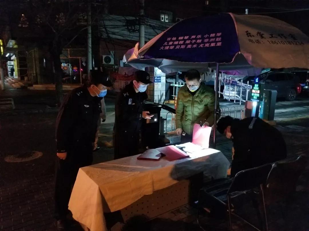 致敬疫情防控一线的社区工作员,社区抗疫一线副书记