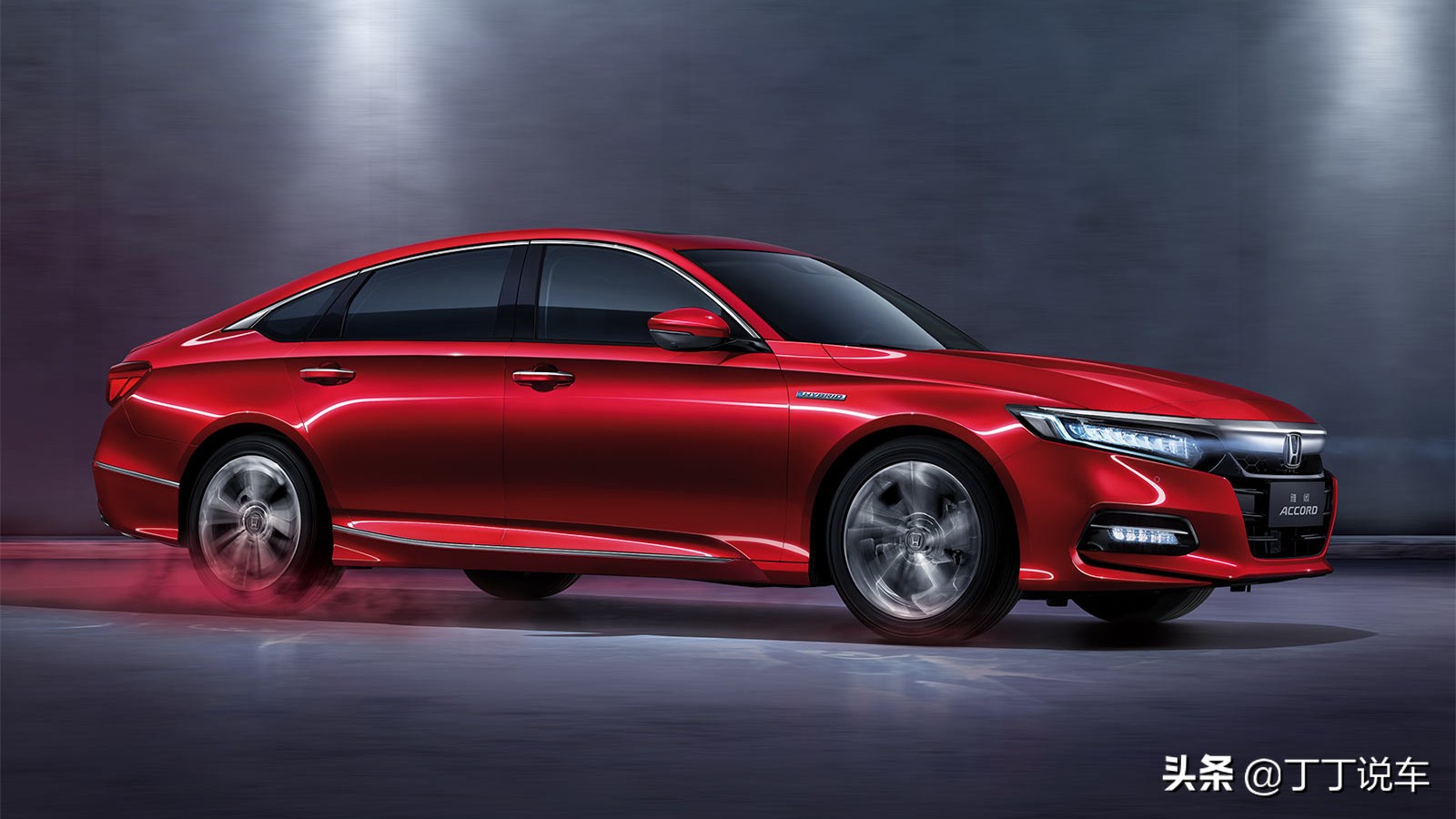 日产天籁2.0自吸对比雅阁,天籁自吸中配和顶配的差别