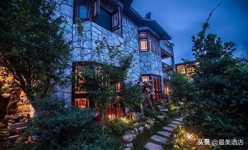 这对夫妻把渔民都嫌弃的破旧石头房，改成3个超美的民宿，美爆了