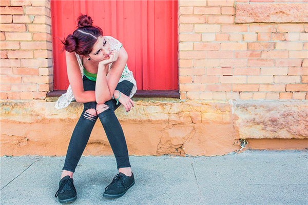 婆婆过生日，故意冷落小儿媳妇，小儿子当场翻脸：媳妇，我们走