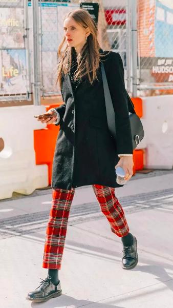 不知道穿什么就选黑大衣！这经典5组可优雅可帅气，显瘦超百搭