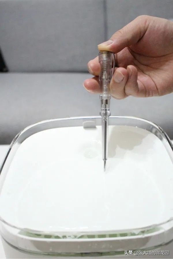 宠物饮水机漏电又爆炸？怎样才能选到安全放心的宠物饮水机？