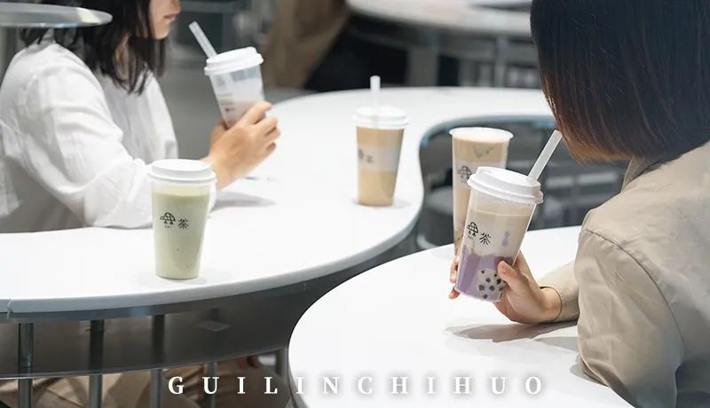 桂林奶茶店探店拍照,性冷淡风奶茶店拍照墙布置