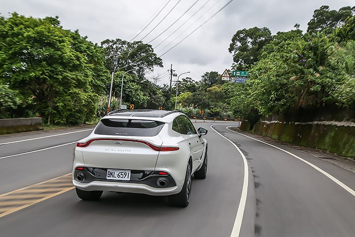 第一次试驾阿斯顿马丁dbx原型车,阿斯顿马丁dbx1913试驾