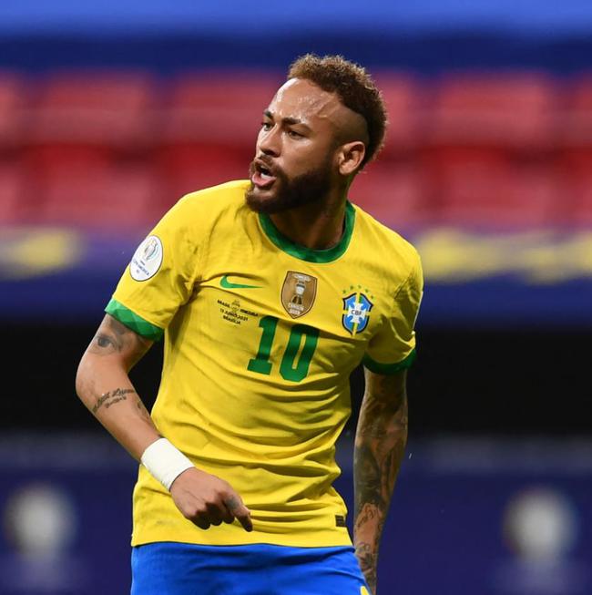 内马尔花式足球过人被打,内马尔花式过人挨揍