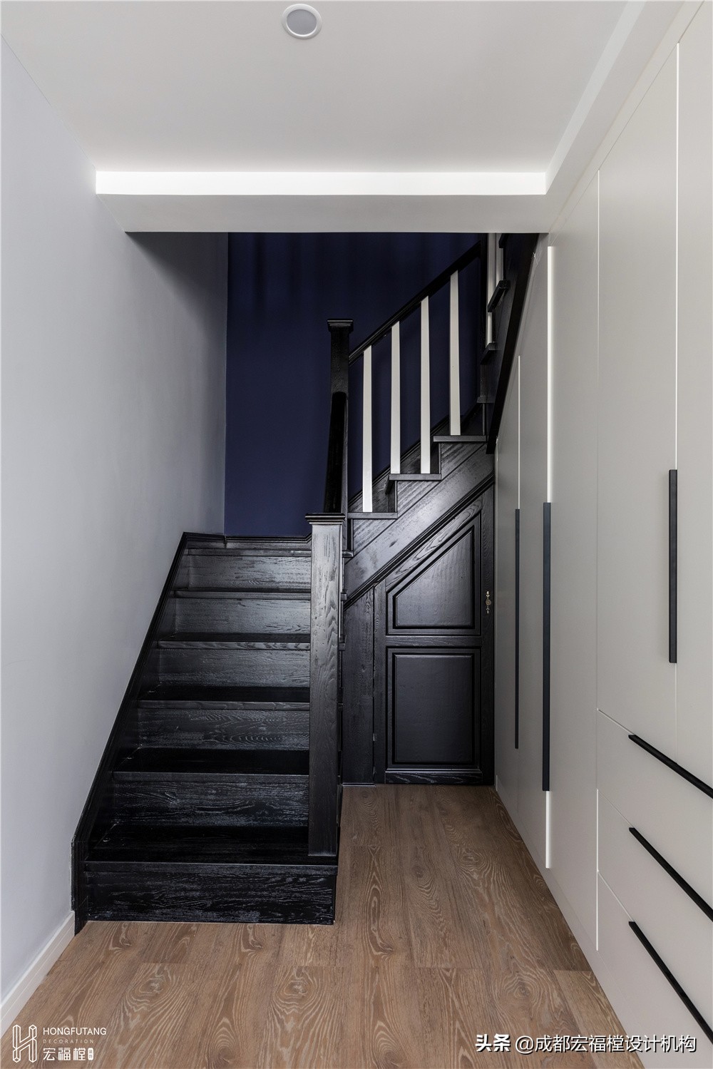 跃层意式极简风背景墙,北欧风电视背景墙小户型