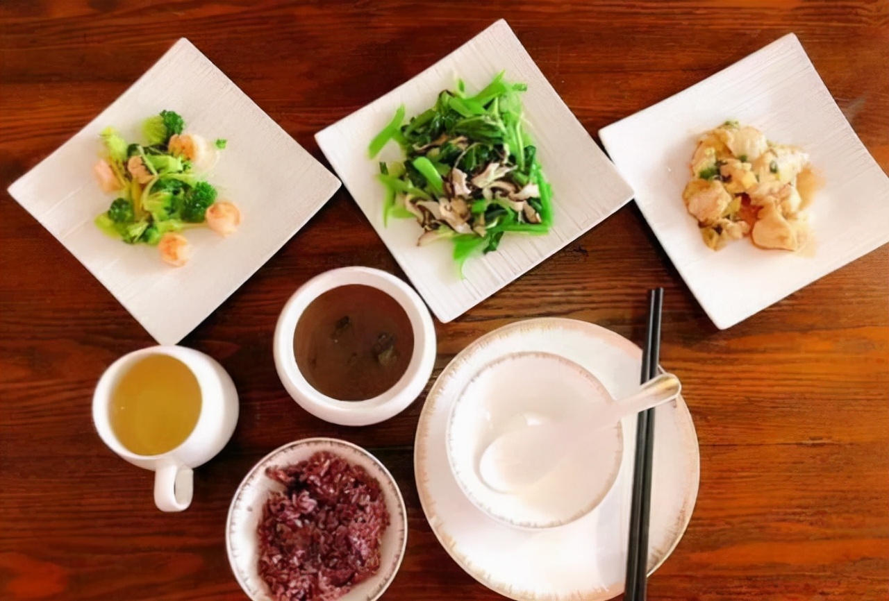 一日三餐吃什么一个月瘦50斤,一日三餐哪一餐吃粗粮最好